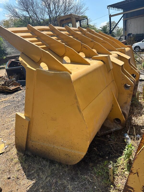 CAT 988F BUCKET USED - Image 2