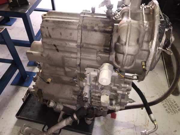 KOMATSU WA250-3 TRANSMISSION - Image 3