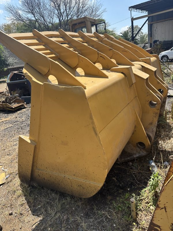 CAT 988 BUCKET